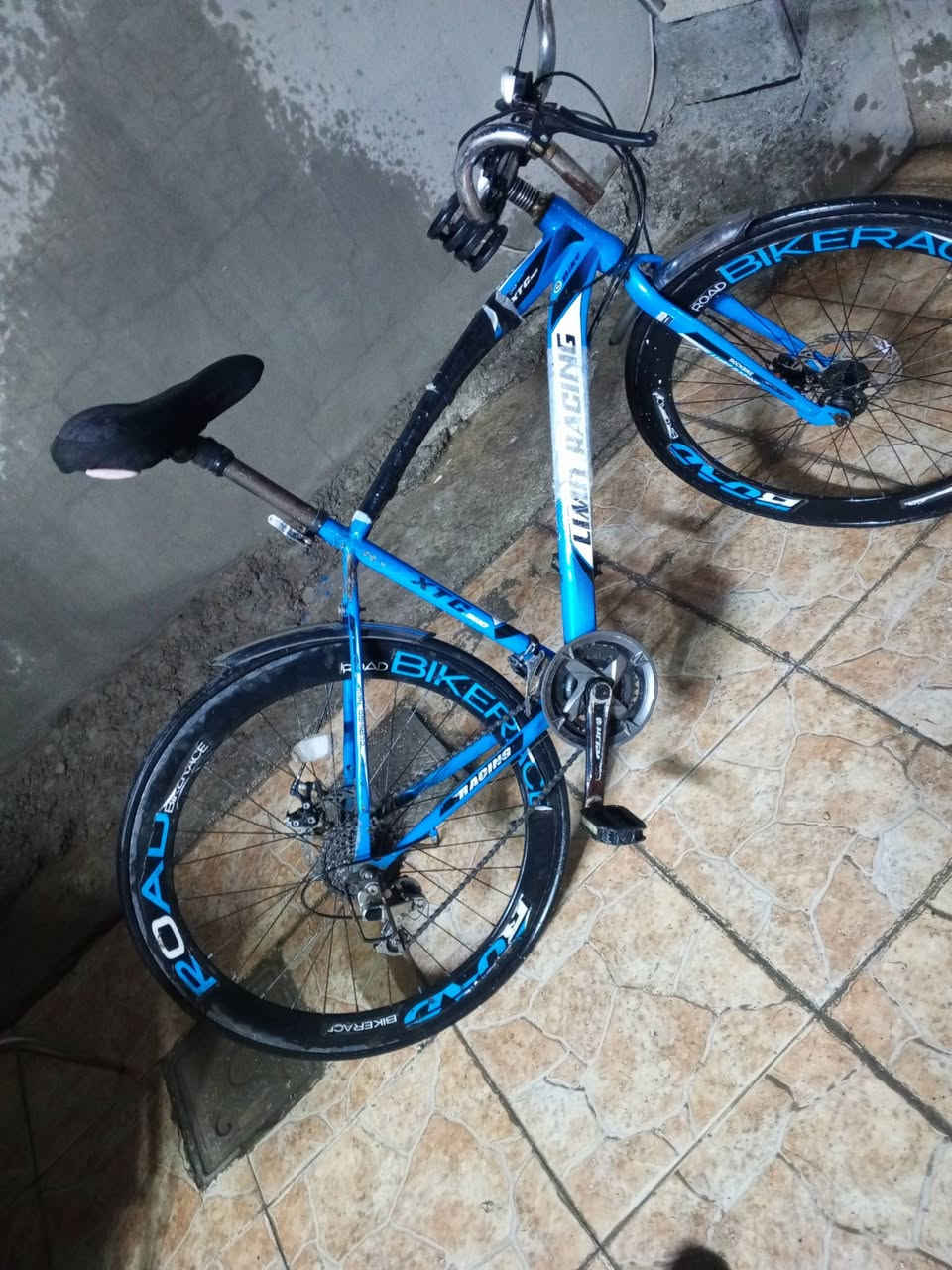 بايسكل للبيع السعر 40,000 عنوان كركوك


**إذا كنت صاحب هذا الإعلان وتريد حذفه لأي سبب، رجاءا أرسل رسالة إلى الدعم الفني**