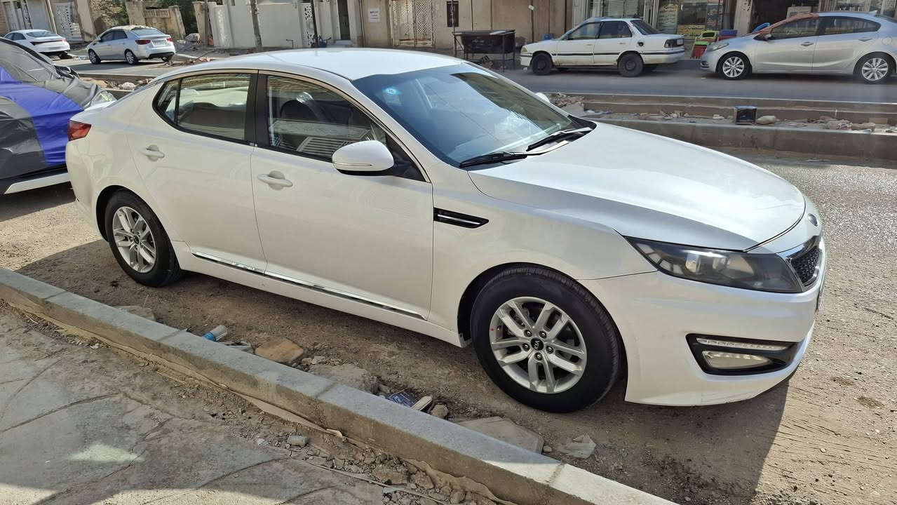 كيه اوبتيما ٢٠١٣
بيه قطعتين صبغ تجميل
بيه باردات مكانات محدده 
محرك ٢٤٠٠
سياره جاهزة كلش
ماشيه قليل مال جناي  
بيع ١٢٣ او مراوس 
*********** 
تفاصيل أكثر تعال خاص
