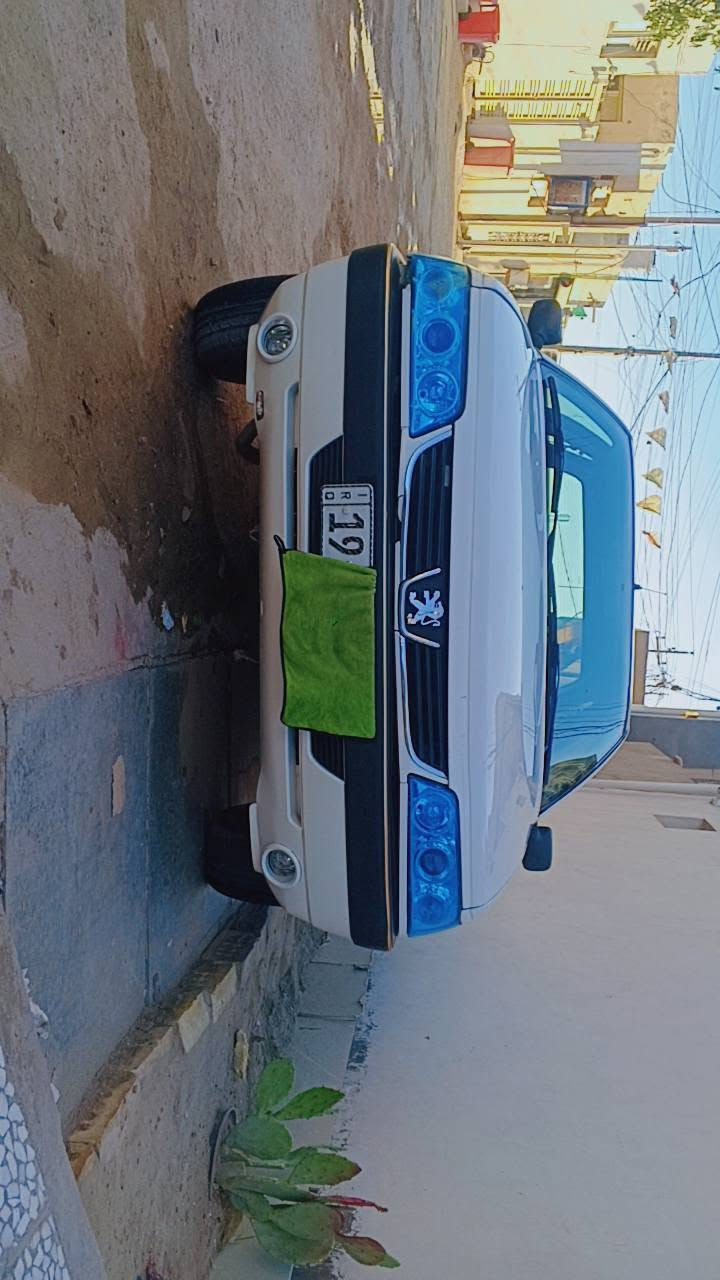 السلام عليكم
بيجو 405 رقم كربلاء مشروع وطني مداور ثاني يوم 
مبدل بنيد او جوملاغ الباقي كفاله السياره احلا من الصوره تجي وشوف بعينك 
مكينه حداديه كله جديده تبديل جديد 
مكاني النجف شارع المطار الجديد 
سعر 36 بيه مجال للشراي 
رقم الهاتف ***********
