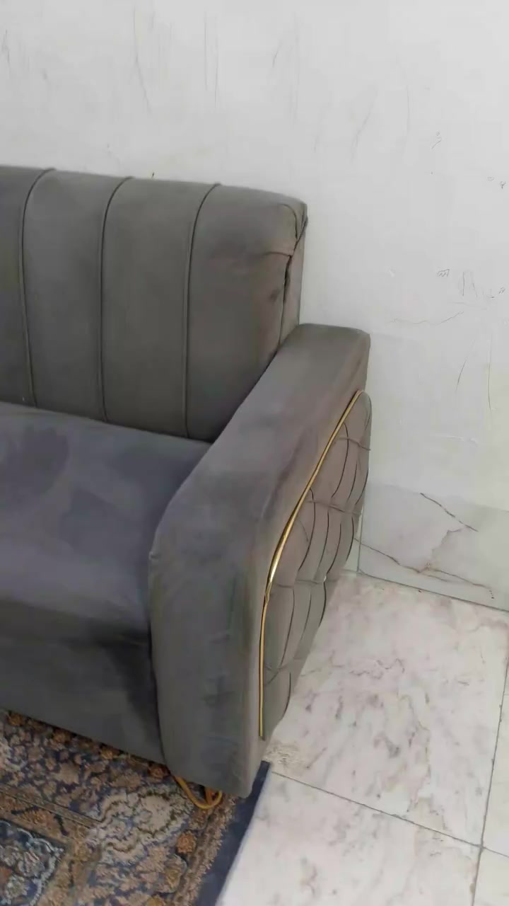 السلام عليكم تخم مستعمل نضيف مابي اي ضرر 8 مقاعد مكاني بغداد الاسكان رقم سعر 200 وبي مجال الهاتف ***********
