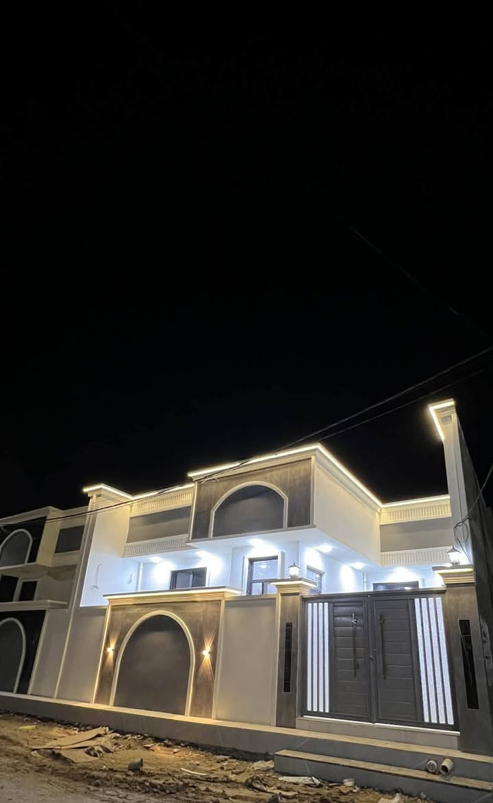 دار سكن للبيع 
ديوانية طريق السنية السياحي
داخل مجمع توحيد العفلوگي 
طابو زراعي سند 25 مشمول بالتطويب
المساحة m 200  الواجهة m10
بناء حديث بعده مامسكون 2025
 طابق واحد مسلح.. 
يحتوي على.... 
غرف نوم عدد 2 نظام سويت __صالة
أستقبال __مطبخ __مجمع صحي عدد 3
گراج سياره _ منور عدد 2
                       مراجعة
مكتب مهدي العتابي للعقار ديوانية الجزائر مقابل فندق برج الامراء.. 
للاستفسار  *********** مهدي العتابي 
            *********** حيدر الفتلاوي
            ***********
