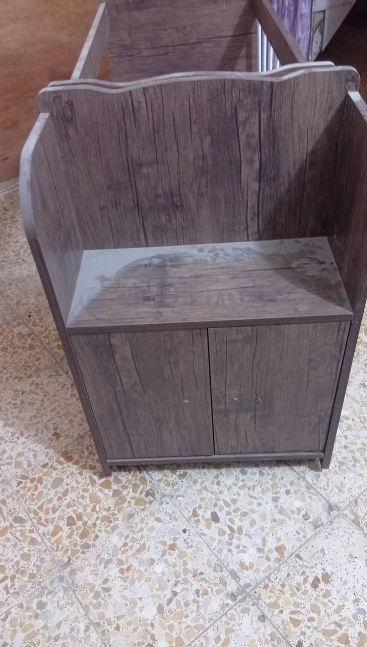 عندي هذا الكاورك يحتاج بس خشبه وياه دوشك ومثل مامعروض كدامكم قيمو سعره ماعندي توصيل الي يشتري يجي يأخذه وشكرا


**إذا كنت صاحب هذا الإعلان وتريد حذفه لأي سبب، رجاءا أرسل رسالة إلى الدعم الفني**