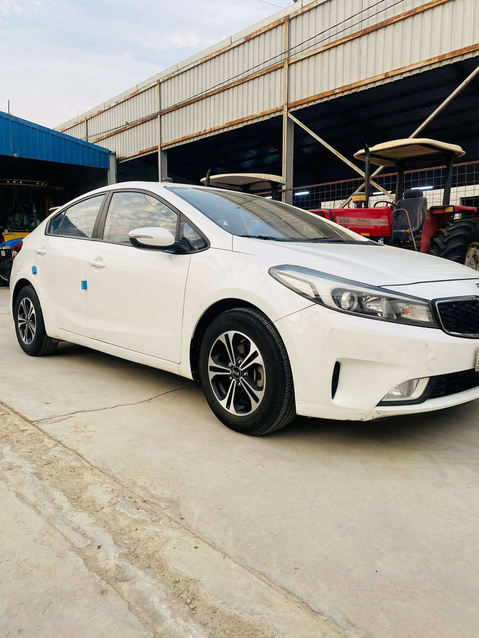 السلام عليكم كيا سيراتو (موديل 2017)
محرك 1600
سياره نضيفه
بيه شي بصيط 
لتواصل > ***********
