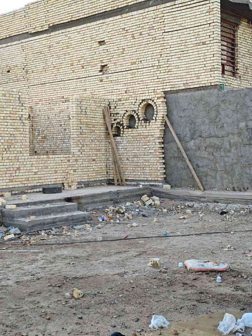 السلام عليكم موجود كادر بناء مصري شغل درجه اولى سعر مناسب للجميع تسليم مهندس رقم التلفون ***********
