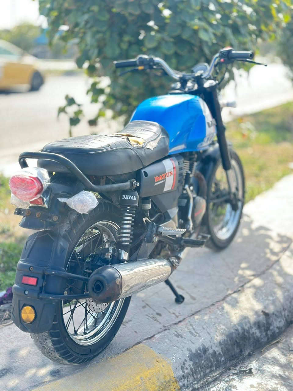 السعر مليون و100. ***********  جماعت المليون مابيع
دراجه لاتي مديل 2021 محرك 200 اوراق اصولي شرط احله من الصوره وكاتبك مكتب حسين دراجه كفاله عامه ئي نقص مابيه كهربائيات كلهه فول عالي وناصي وئشاير وبك لايت دراجه  كلش نضيفه لا تبخير لا تنقيص  شرط المكينه خرسه  شباب اخيكم الما يشتري لا يتعبني ولا يتصل مكاني كربلاء قرب النتفاضه
