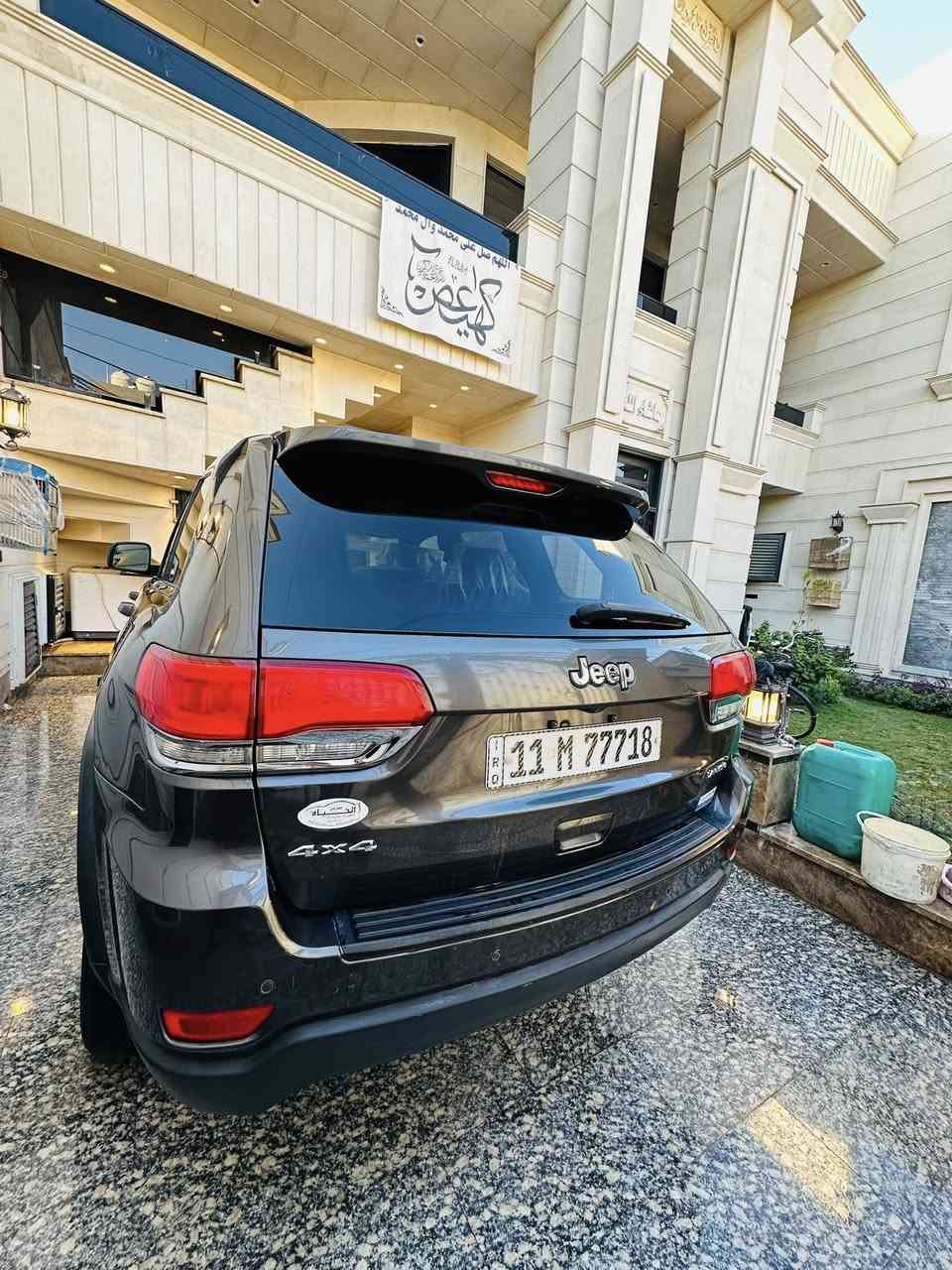 السلام عليكم جيب اريدو  موديل 2017 السيارة كلين تايتل بدون حادث  بلعراق  صار بيهه طخه بسيطه كصه 
البنيد وخشم الچاملغ   صور قبل الصبغ موجوده  بدون دواخل بدون بدون ايرباك  
رقم بغداد مميز السيارة شادلها قبل اسبوع صدر ب٧٠٠ الف وتخم تاير جاهزة من كل النواحي موصفات كشنات كهرباء بصمة شاشة كبيرة كامرة خلفية حساسات وباقي المواصفات  كشنات تتدفه تبريد المعروفة كير مكينة خير من الله السعر ١٨٨ وبيها مجال حك الجية المكان بغداد  قرب كراج المشتل 
رقمي ***********
