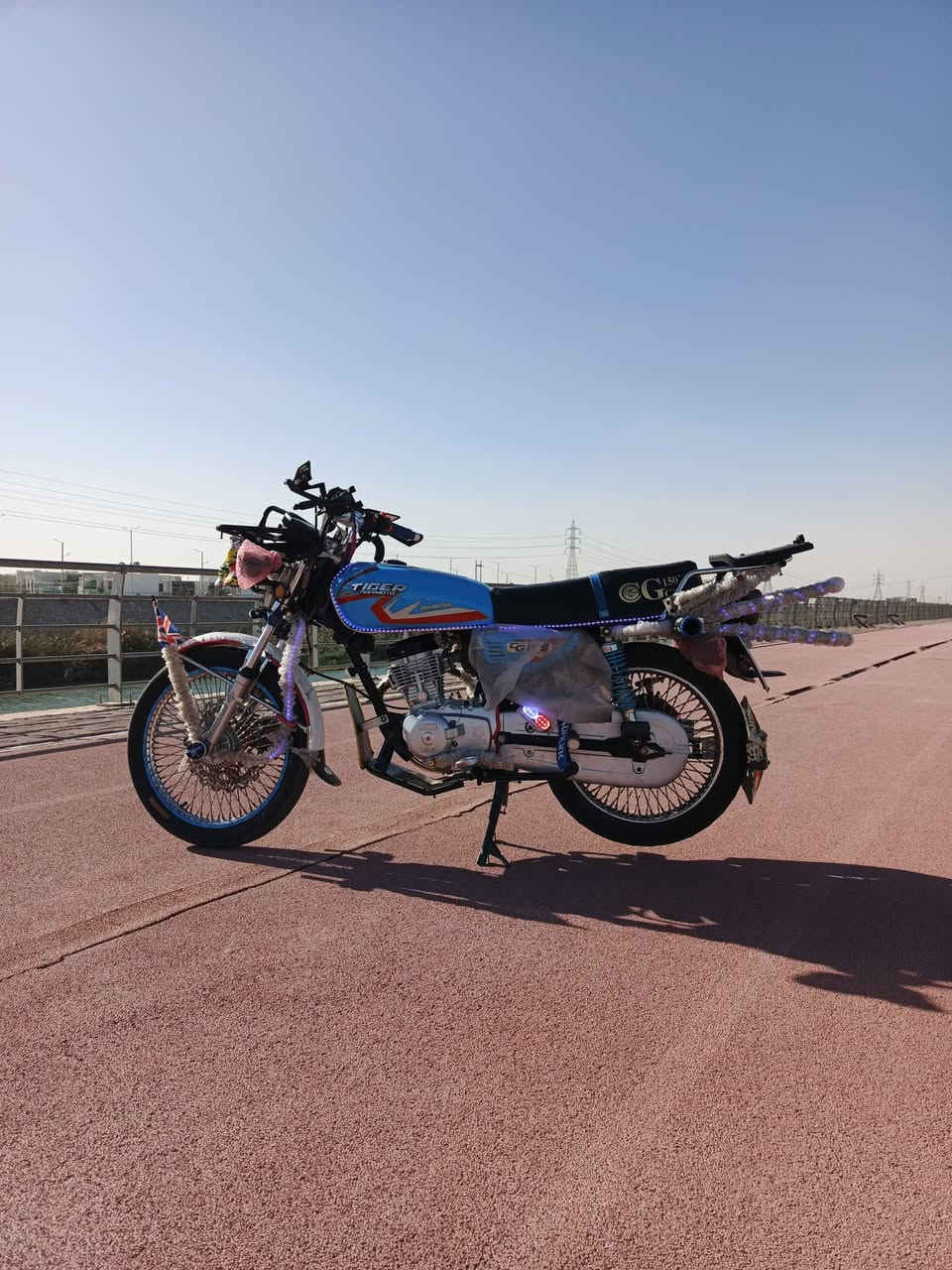 دراجه تايكر موديل ٢٤
دراجه حرفيا جديده ومزوده ومتعوب عليهة ربع متحط عليهة 
تزويدات كدامك 
🛑دبل دسك دسك خلفي ودسك امامي يعني بريك خلفي دسك مو بنز وحده ب ١٢٠ تزويد يجي 
باقي تزويدات موضحه كدامكم ع نشرات وجمبزه 
🛑سعره ٨٢٥ قفل  او مراوس 
موقع رمادي تاميم
رقم ***********
