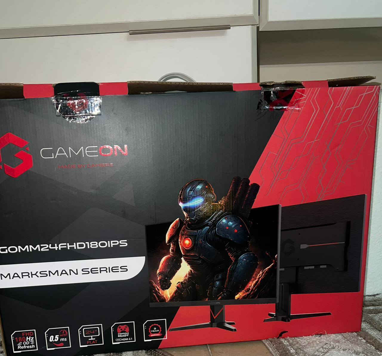 السلام عليكم
شاشة كيمنك 
180 هيرتز 
حجم 24 
سعر 250 وبي مجال 
***********
