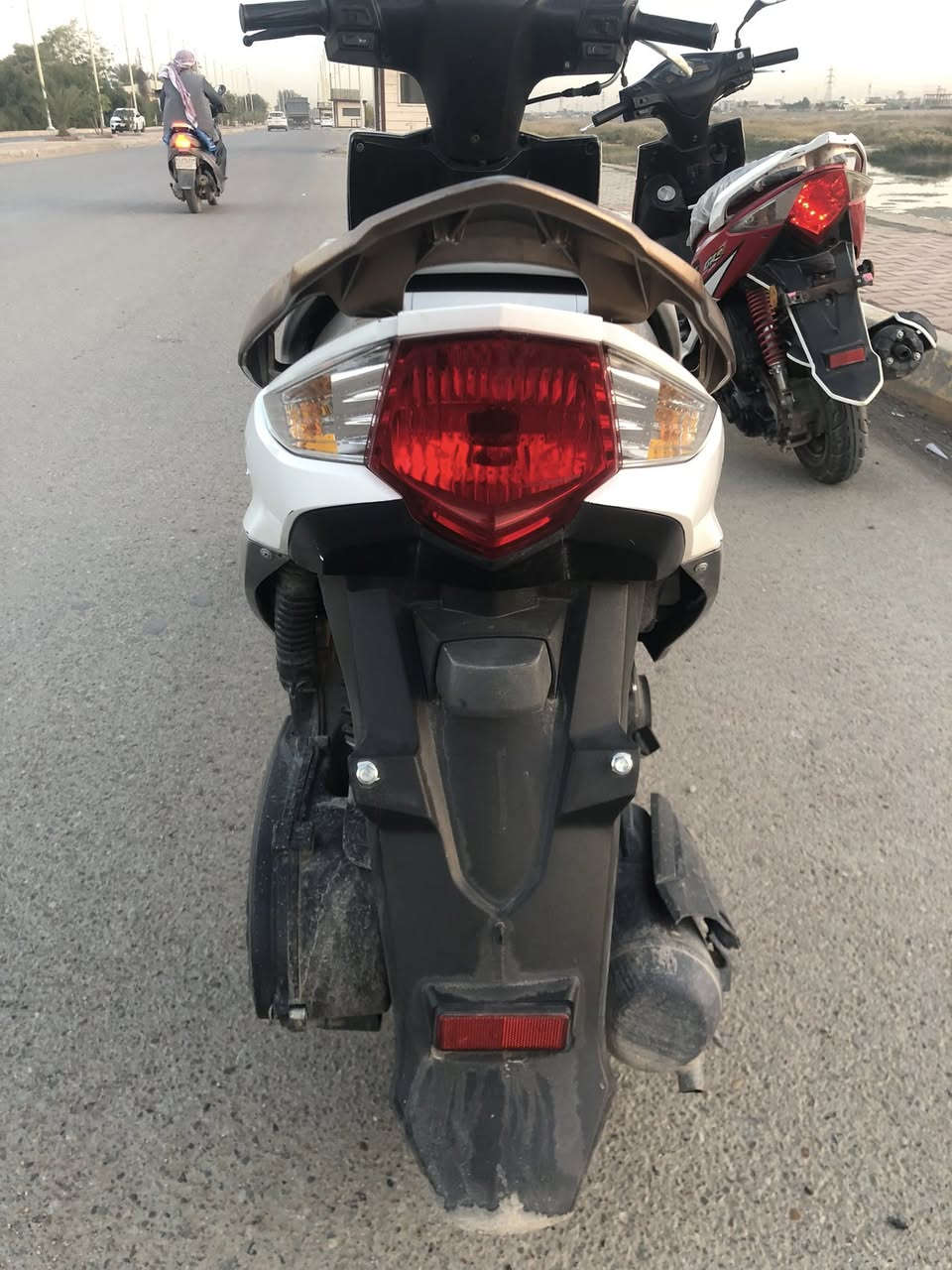 دراجة هاوجي للبيع ، الدراجة نظيفه ومحرك نظيف ومكفول شرط ع الفحص اما الگشر لا نظافة 90/100 لان عندي الصفاحية مكسوره كما موضوح بالصوره الدراجة كاملة من كلشي كهربائيات اشاير لايت عالي ناصي وزنون دبلات جديدة ومحرك جديد الله شاهد اصبانه ما ممدود عليه وشرط نگره صلف تجي وتفحص على راحتك الدراجة موديل ( 2019 ) وداخل گمرك وبي اوراق بس الاوراق مالاته ضايعه تاخذ رقم الشاصي وتسحب اوراقه من الگمرك الدراجة داخله گمرك بس ما مسجلة ، سعر الدراجة 850 وبيه مجال شي بسيط مكاني الرمادي الورار وهذا الرقم للتواصل وللاستفسار اكثر *********** واتساب فقط
