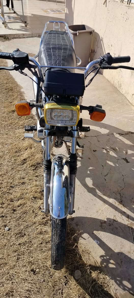 سيفان موديل 2019 نضيف
صالنصه صراخ وجيله 
كهربائيات شغاله 
سعرو 350 
القياره قريه اجحله 
***********
