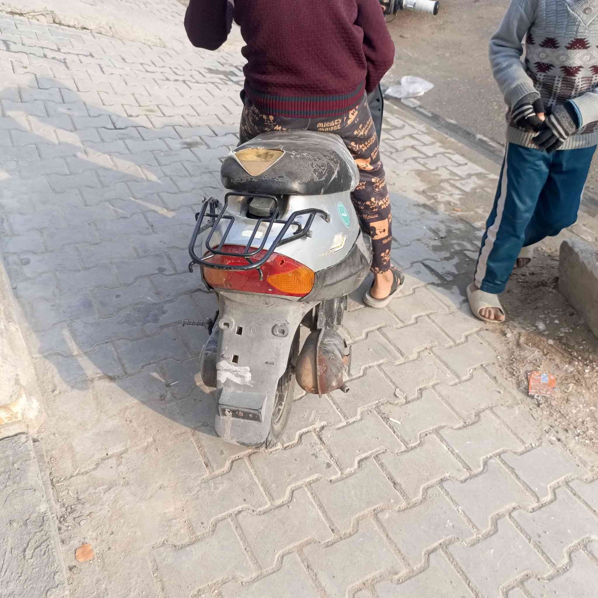 سلام عليكم دراجه للبيع بيجي 9 زروف الدراجه مكينه 100 ما مفتوحه عل فحص الدراجه حلوه و  مكاني نجف حي ميسان #الموشراي_لا_يراسل الرقم *********** واتساب موجود
