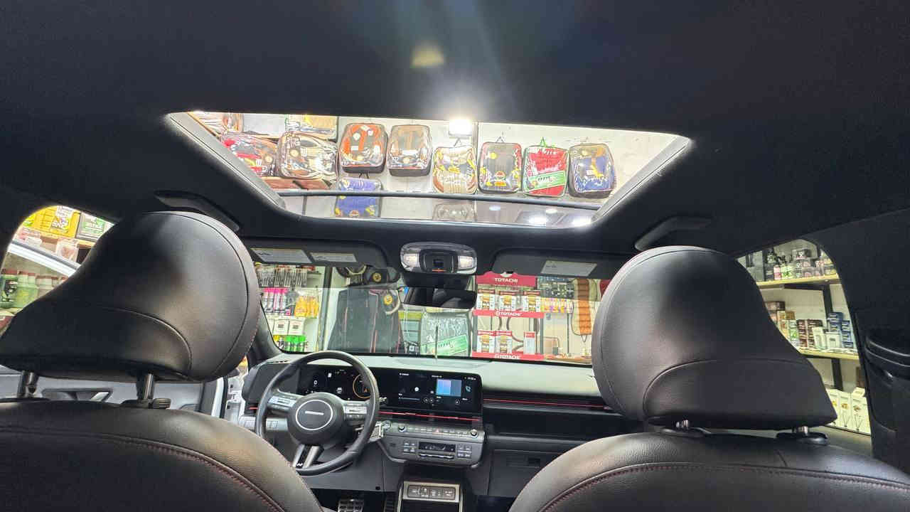 كونا  N  لاين  شكل الجديد  موديل 24  ماشية 11 ميل   ( فول موصفات 1/1 )  رقم بغداد حادثها بسيط جدا دعاميه فقط تم تبديلها نفس اللون باقي السياره  (بدون صبغ  بدون تبديل) صور الحادث مرفقة محرك  1600   تيربو  السياره جديده وما بيها نقصص
السعر  198$  وبيها مجال بسيط جدآ ( رقم بغداد) 
مكاني بغداد الكرخ حي العامل ***********
