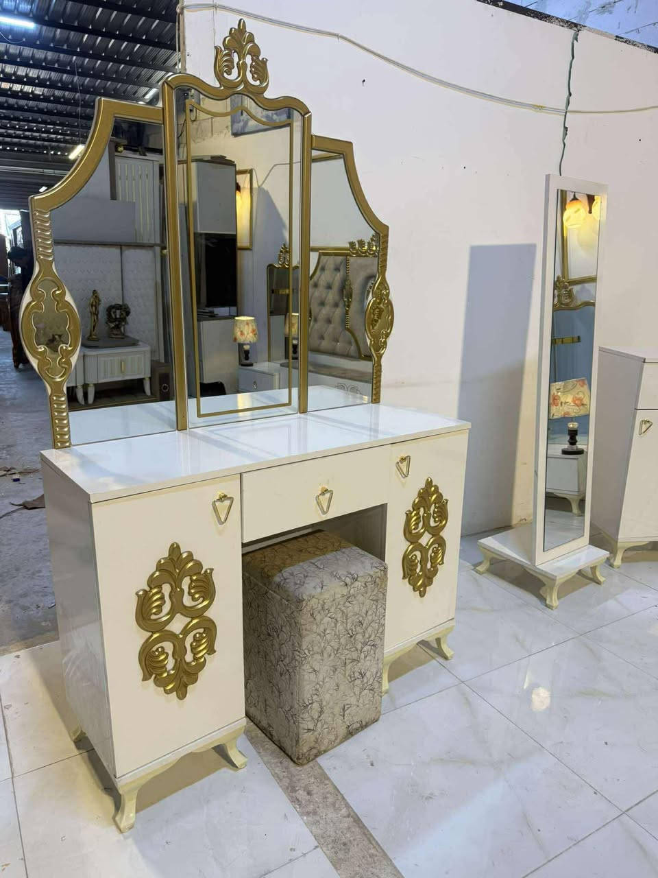 غرفه تركي نضام بواب ملكي
السعر ٨٥٠  
شد نقل داخل بغداد مجاني
نضافه ٩٠
اخو جديد
تسع قطع


**إذا كنت صاحب هذا الإعلان وتريد حذفه لأي سبب، رجاءا أرسل رسالة إلى الدعم الفني**