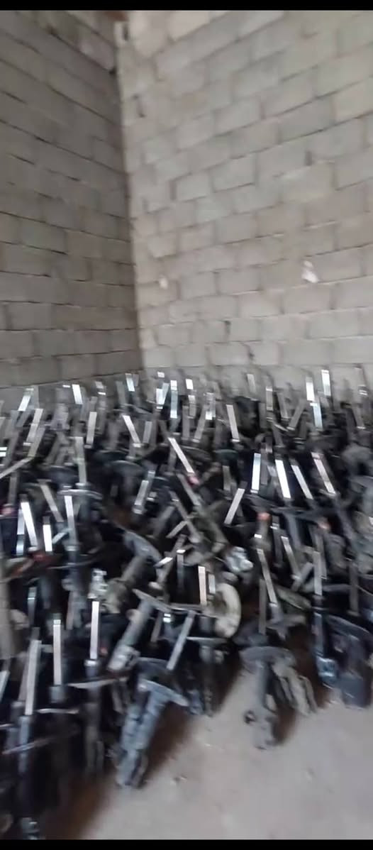 کاکە ئاودبلانە هەموی بۆ ڤرۆشتن هەموی بە جوملا هەموی دەبلی توێتەیە کرۆلای تێدەیە کامیری تێدایە ئەڤەلۆنی تێدایە هی رەمڤۆری تێدایە لا 2008 تێدایە هەتە 2025 تێدەیە سەرە دەبلەکانیش هی کامیریو هی کرۆلایە لا 2008 تێدەیە هەتا 2025 تێدەیە هەموی هی سەیەرەی بیلادە توجاری نیە هەموی بەشەرتە هەرکەسەک مشتەریە لاخزمەتی دەمە أربيل, العراق


**إذا كنت صاحب هذا الإعلان وتريد حذفه لأي سبب، رجاءا أرسل رسالة إلى الدعم الفني**