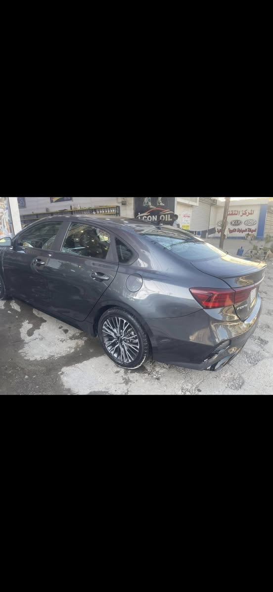 فورتي 2022 جيتي لاين
السيارة باسمي شخصيا تحويل مباشر 

فول مواصفات ماعدا الفتحة

شاشة كبيرة ابل كار ✅

تحديد مسار ✅

بصمة تشغيل ✅

بصمة ابواب✅

اشارة ترحيب✅

تشغيل عن بعد✅

اشاير بالمري✅

توقف ذاتي✅

رادارات 360 درجة✅

صندوق ذكي يفتح عند الاقتراب✅

لد امامي خلفي✅

محرك 2000 دوش المرغوب✅

ارضيه مغلفة ✅

ماشيه 38

مابيها اي نقص السيارة 

حادثها فقط جاملغ خلفي يعني قطعه وحده صبغ وبيهاربارد بسيط بين الباب والجاملغ

والجاملغ الامامي

كير ومحرك ع وضع الشركة

صور الحادث والسونار 

بدون ايرباك كله سليم

مكانها الفلوجة
او بغداد الدورة

***********

سعرها 143 وبيها مجال بسيط
