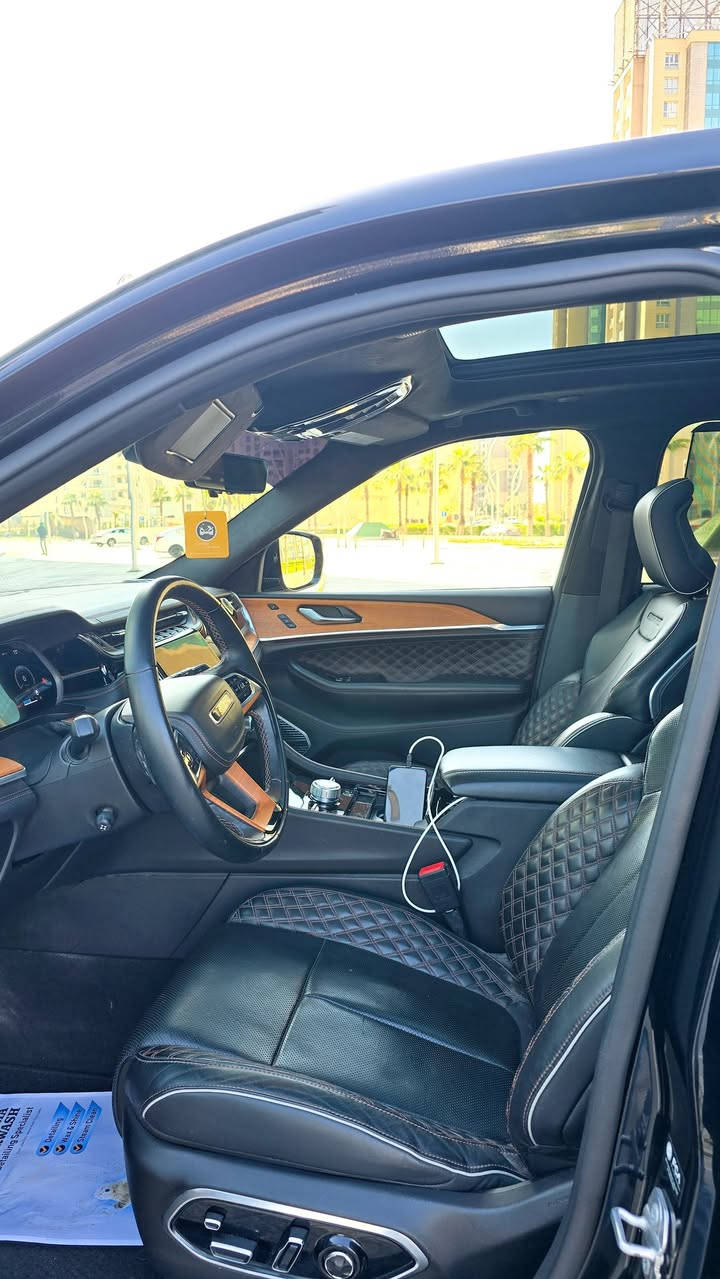 للبيع
جيب كراند جيروكي سومت ريسيرف ١/١ 
موديل 2023 
ماشية ٣٨ الف ميل
قطعتين صبغ 
بدون ارباك 
***********
