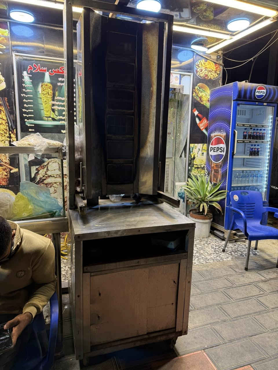 السلام عليكم شوايه كص 6 عيون حجر اصلي وشغلهه درجه اولى نارهه  ممتازه اشغلهه كدامك ياله تاخذهه السعر 500 الف مكاني  الكاظميه الشراي يتصل ***********
