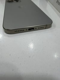 آيفون 15برو ماكس بطاريه 89ذاكره 256  جهاز فقط بس الكرتون موجوده نضافه ...