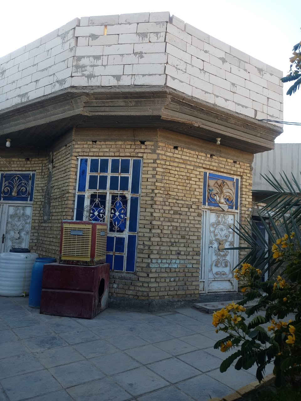 السلام عليكم
يوجد بيت للبيع زراعي في الوركاء منطقةحي العسكرى مساحته ٣٥٠م موعكاده كونكريت صب يتكون من ٣غرفة ومطبخ وصاله ١٠ امتار وبراني ٨ امتاروكراج صحيات للإستفسار الاتصال على الرقم التالي ***********
