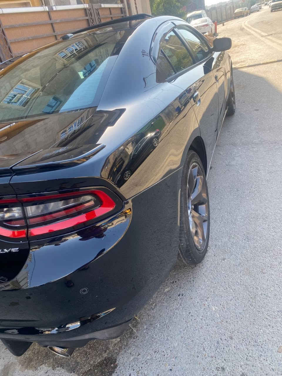 جارجر رالي بلاس فول مواصفات 2017 كلين تايتل السياره حيل جديدة وحلوه ودينار واحد مابيها مصرف السيارة بدون صبغ حتى دعاميات بدون صبغ فقط تعديل بارد صغير بالباب الخلفي وممبين اصلا كد شبر مو اكثر 

محرك / V6 3600

✅مواصفات 

شاشة. /سلايت /كشن تدفئة
بصمة/تشغيل عن بعد  /تحكمات ستيرن 
شفتات ستيرن / كشن حضن /دمام 

وياقي مواصفات الرالي المعروفه سياره دينار متصرف عليها جاهزة من كل نواحي 
رقم اربيل تحويل ثاني يوم 

مكان سياره بغداد

للاتصال 
*********** واتس اب  /***********
