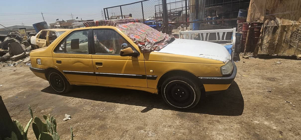 بيجو GLX موديل 2012 
رقم بغداد انكليزي باسمي 
مصفرة هيئة وغرامات 
حدادية نضيفه كلش 
كير فرنسي+ محرك فرنسي جدد كلش 
السعر : 22 $ 
مكاني جسر ديالئ الجديد 
هاتف *********** 
ملاحظة : التحويل مباشرة ماابيع اذا مو عقد مروري

