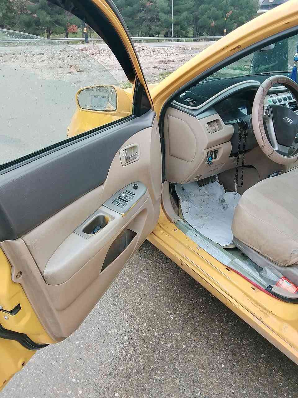 السلام عليكم من رخصت الادمن المحترم سيارة شيري موديل 2011 رقم دولي بغداد سنوية بااسمي كير ومكينة كامري ابو الجف ياباني مكفولات صدر كلة جديد كهربائيات كلها شغالة سنتر لوك تخم تاير جديد تحويل مباشر سنوية ل 29 تنتهي / سعر    30 وبيها مجال بسيط الاتصال 
***********  او مراسلة
