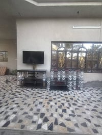 للبيع تلفزيون بلازما مع ميز تلفزيون مع سيت طبلات عدد ٤ طبلات  وطبلة وس...