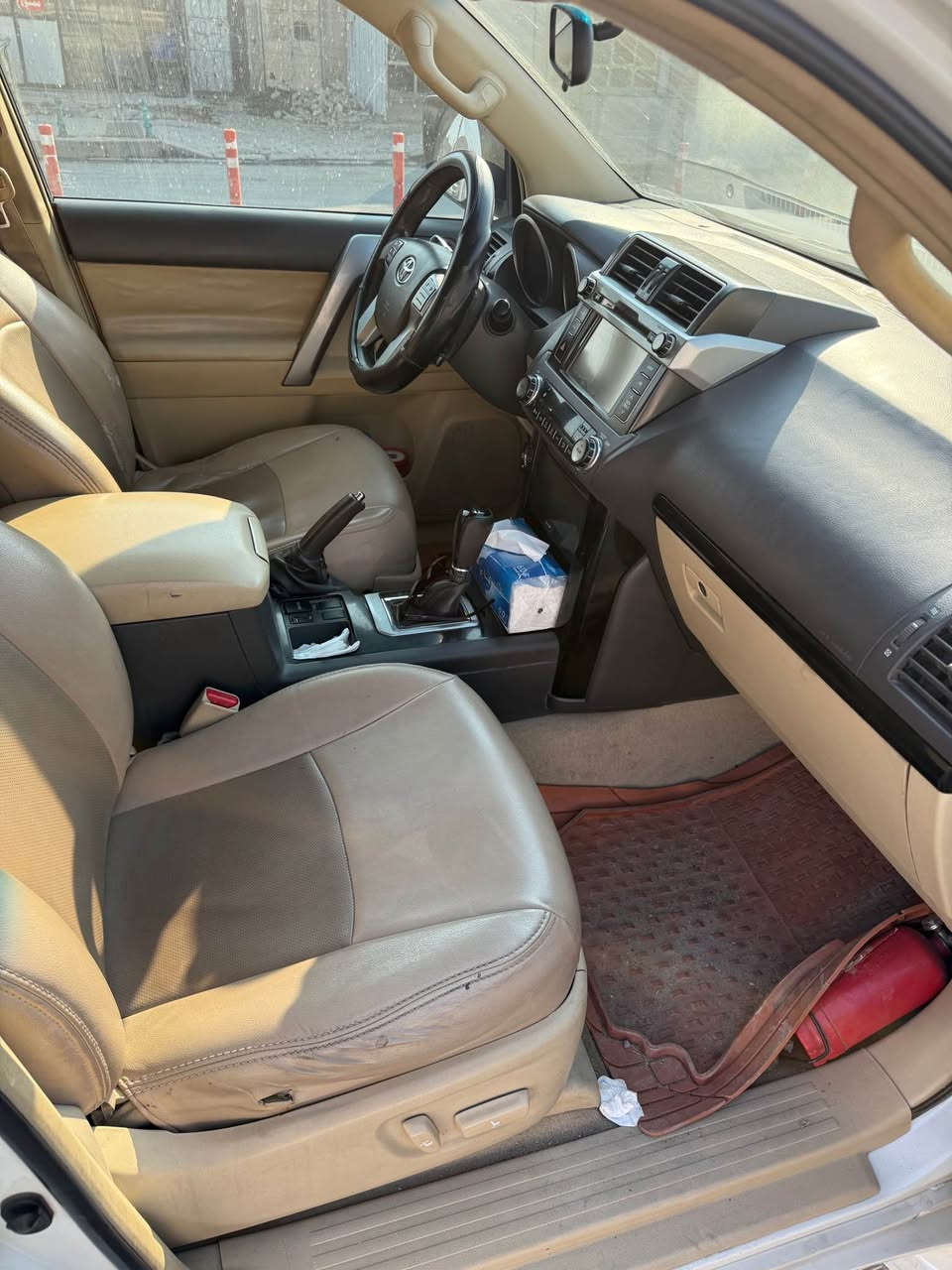 السلام عليكم 
تويوتا برادو TXL 2015 ساز السيارة بيها صبغ جاملغ خلفي ايمن و بارد بالجاملغ الايسر الخلفي 
مواصفات بصمة سلايد مقاعد جلد مقاعد كهرباء داخل بيجي شاشة و كامرة مري كهرباء و باقي المواصفات المعروفة رقمها حلو هزة و سنوية جديدة  
السعر 31500$ 
مكان السيارة بغداد النعيرية 
*********** بغداد, العراق
