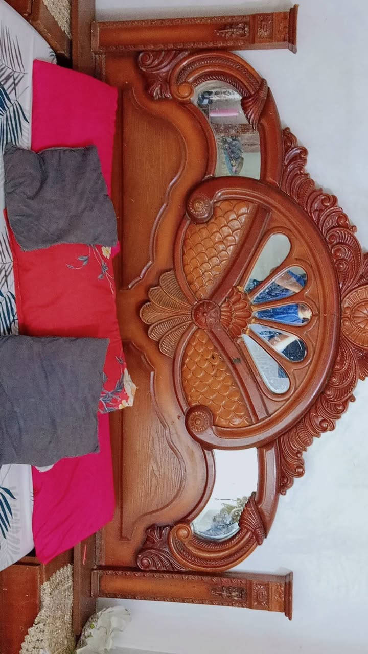 سلام عليكم اخون غرفت نوم للبيع بس هي قديم وشوي تعبان بس الخشب ثكيل تكمه يعني تفيد النجارين يعيدون صناعته مكان بغداد مدينة الصدر سعرها 150وبيها مجال راقمي ***********
