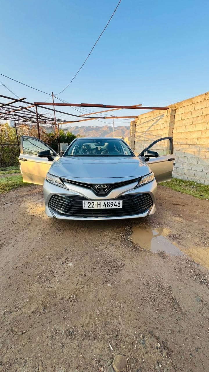 السلام عليكم كامري للبيع موديل 18 ماشيه 100 رقم اربيل سنويه جديده شرط التحويل السياره فول بصمه تشغيل عن بعد فتح الابواب لمس رادار امامي وجانبي السياره فول ضرر جاملق خلفي وقبق صندوگ امبدل والباقي مكفوله بچم كبس  مكان السياره قريه المسحگ السعر 168 وبيها مجال الشراي يتصل ***********
