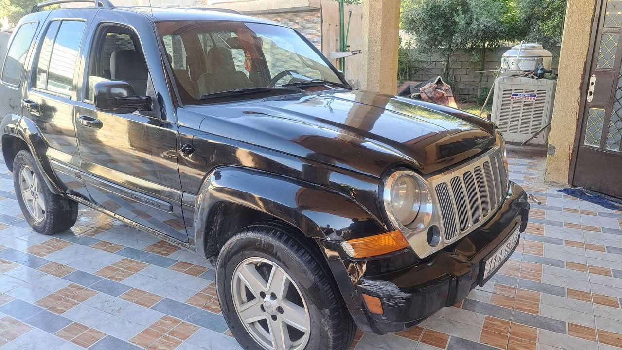 من رخصة مدير الكروب جيب لبرتي نضيفه كير محرك جديد مصبوغة احزام جمالية سنوية ارقام جديدة سياره بسمي ثاني يوم احول لك السعر ٧٠ او بيها مجال بصيط حك الجية للإستفسار ***********.       اسيا ***********
