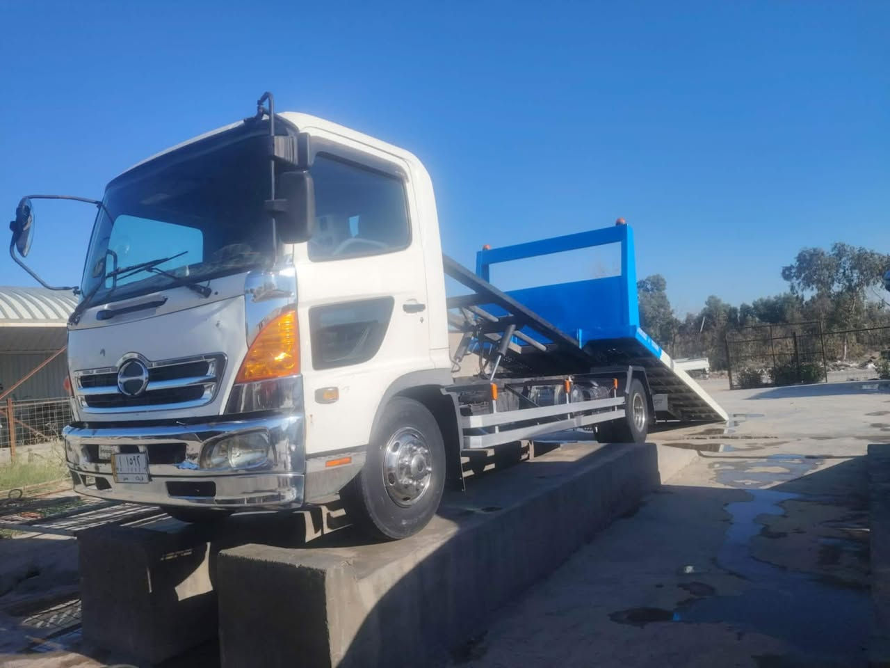 السلام عليكم هينو هنكر مكينةv6 بدي3 جك موديل 2004  مسجلة بسنوية كرين سيارة جاهزة شغل وتطلع 7 كير تخم تاير جديد وسيارة مكفولة رقم تلفون *********** مكاني كربلاء رقم سيارة كربلاء سعرها 210
