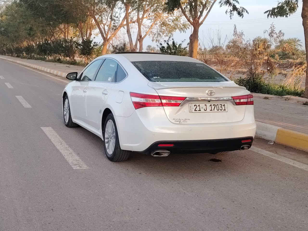 تويتا أفلون باللون الابيض 2013 فوول مواصفات
رقم سليمانيه خليجي 
كفاله عامه من كلشي
حجم المحرك 6 سلندر مفتاح التشغيل بصمة 
فتحة سقف حساسات أمامية 
حساسات خلفية 
لايت زينون بك لايت LED متصل 
دخول بصمة ذكي  ويل كب
 اشارة في المرايا الجانبية 
 المرايا قابلة للطي 
 هاند
 كاميرا دوارة 
مقود جلد حياكة 
 شفتات مقود 
 مثبت السرعة Cruise 
 المودات والاوامر الصوتية 
ا Bluetooth    
 شاحن هاتف  
المقاعد جلد
حركة المقاعد الأمامية كهرباء 
تجاوي 5 متحركة 
المقاعد تدفئة و تبريد
 المرآة الوسطية أوتو 
 تبريد شاشة مناخين منفصلين 
 قطعتين تبريد 
 أوضاع القيادة Drive Mode ثلاث اوضاع  ايكو+عادي+سبورت
 نظام مانع الانزلاق 
حاملات الأكواب
 بردة خلفية 
تطعيم الدواخل صاج
رقم الهاتف***********
