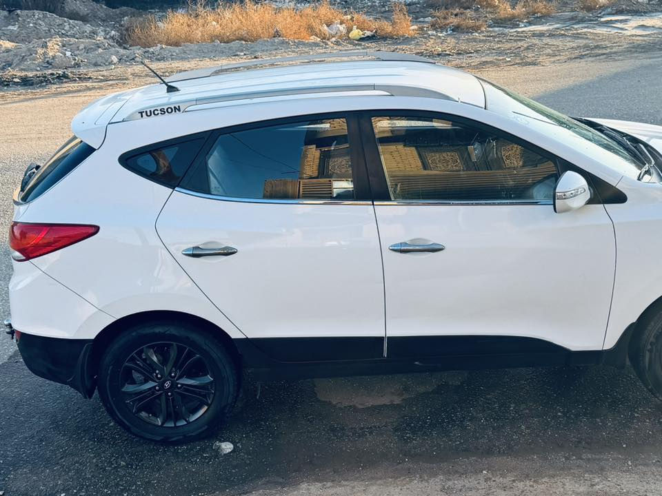 السلام عليكم توسان خليجي موديل 2015 كير ومكينه شركه تبريد قطعتين رقم بغداد إنكليزي باسمي هزه جديده تحويل بنفس اليوم سياره جاهزه من كلشي  بيها قطعه وحده رش بدون دواخل ماشيه 191 وقابل للزياده وبلخير للياخذها لان سياره جديده معروضه 150 وبيها مجال حك الجيه مكاني حله للاستفسار ***********
