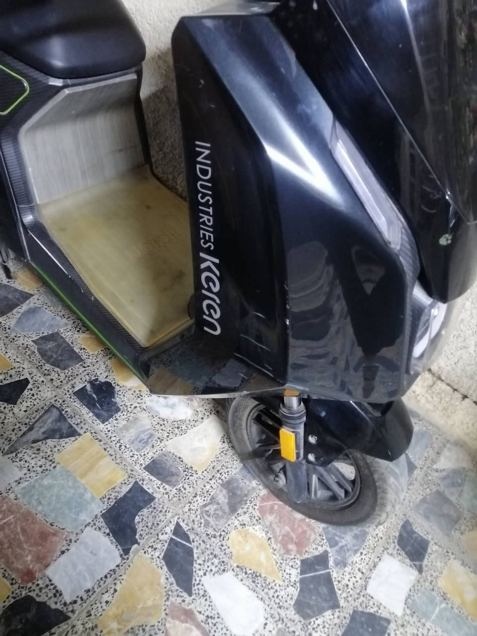 السلام عليكم عندي دراجة شحن للبيع جديده اخت الزيرو رقم الجوال *********** السعر ٧٥٠ وبيها مجال للعلم السعر في الشركه ١١٥٠ مليون وميه وخمسين في الصدرية وباقي التفاصيل في الصوره
