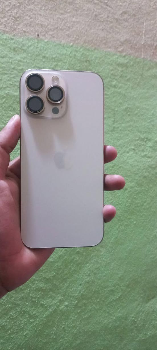 ايفون 16بروماكس بطاريه 99شرق اوسط كامل ملحقات ستخدام شخصي الجهاز افحص وين ما يعجبك سعره 1460بي مجال للشراي رقم تليفون***********
