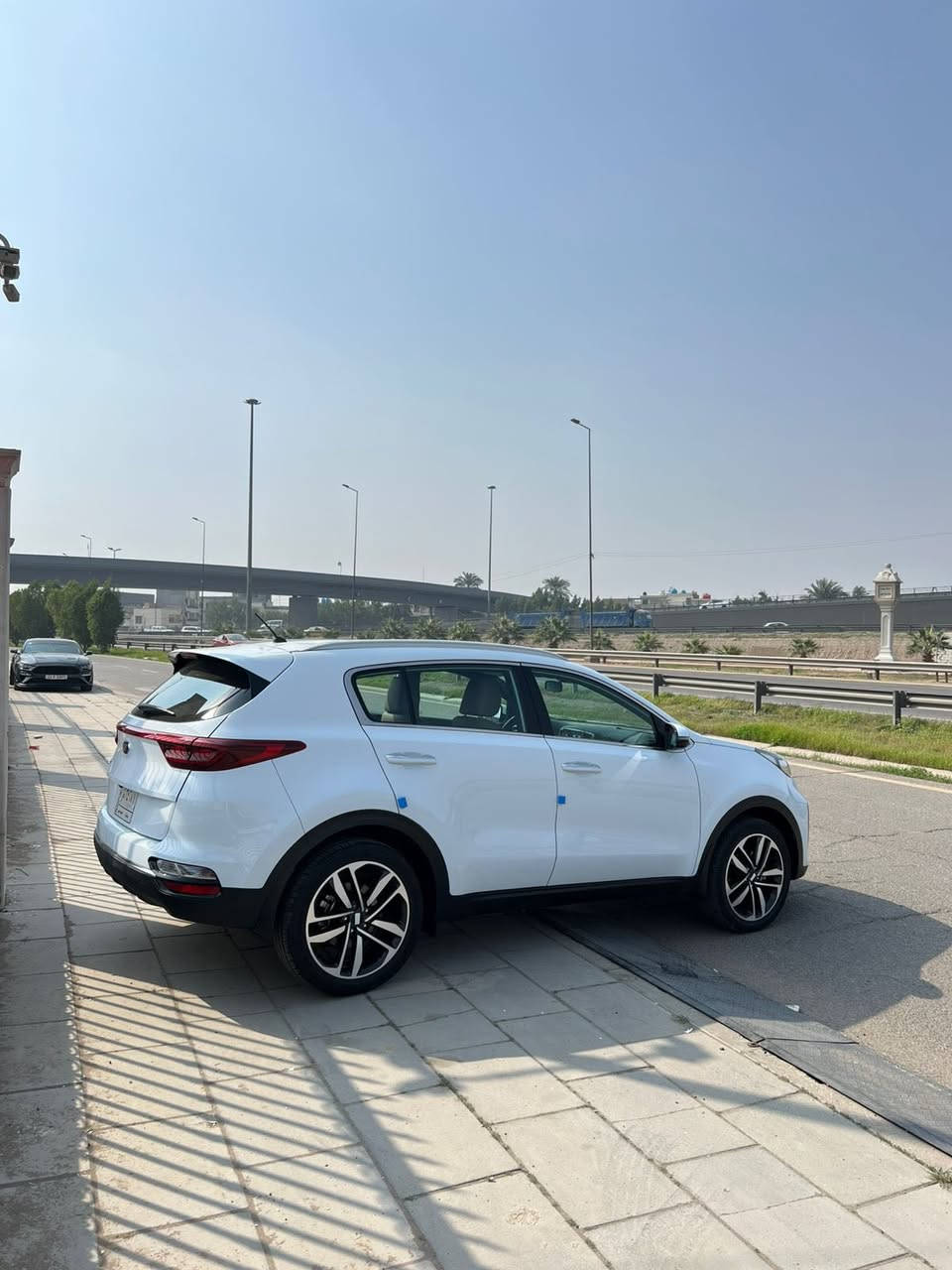 سبورتج 2019 خليجي
ماشيه.  44 الف حقيقي شرط الفحص 
كفاله من الصبغ 
بيه كم رصعه مسحوبه بي دي ار 
محرك 2000
حساس امامي خلفي 
شاشه كامره 
نفكيشن
داخل حمص نص جلد نص قماش
تبريد قطعتين 
مري شفط
 193$ السعر 
مكان السياره بغداد حي الجامعه 
☎️ ***********
