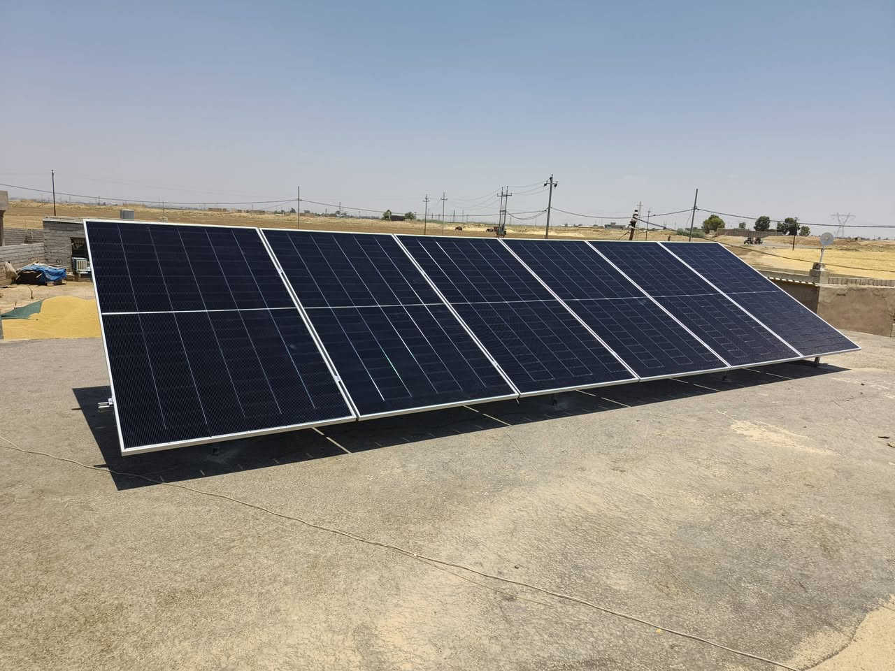 تم بعون الله تعالى إنجاز وتنصيب منظومة طاقة شمسية متكاملة لمنزل السيد منذر البشير في كركوك / قرية الوسطانية بتاريخ 27/06/2026.
☀️ مكونات المنظومة: ✅ 6 ألواح شمسية بقدرة 725 واط للوح الواحد، ذات كفاءة وإنتاجية عالية.
✅ انفرتر هجين بقدرة 6.5 كيلوواط.
✅ بطارية ليثيوم بسعة 15 كيلوواط لتوفير طاقة مستقرة وموثوقة.
نواصل في الركيزة للطاقة الشمسية تقديم أفضل الحلول الحديثة في مجال الطاقة البديلة، مع ضمان الجودة العالية والتركيب الاحترافي لتحقيق أعلى كفاءة وأفضل أداء.
📞 للاستفسار والحجز:
***********
***********
