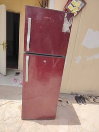 ثلاجه للبيع السعر 70 الف شغالة  07835567060