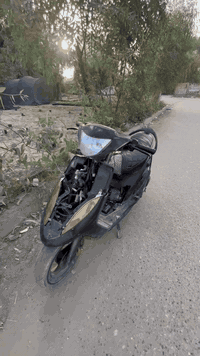 السلام عليكم عندي هاي العدله مال لعب رايده اب 350 مستعجل عليه الدراجه شغاله  ناقصه بس باتري او بيه مجال لطيبين ***********مكاني بغداد حي تونس
