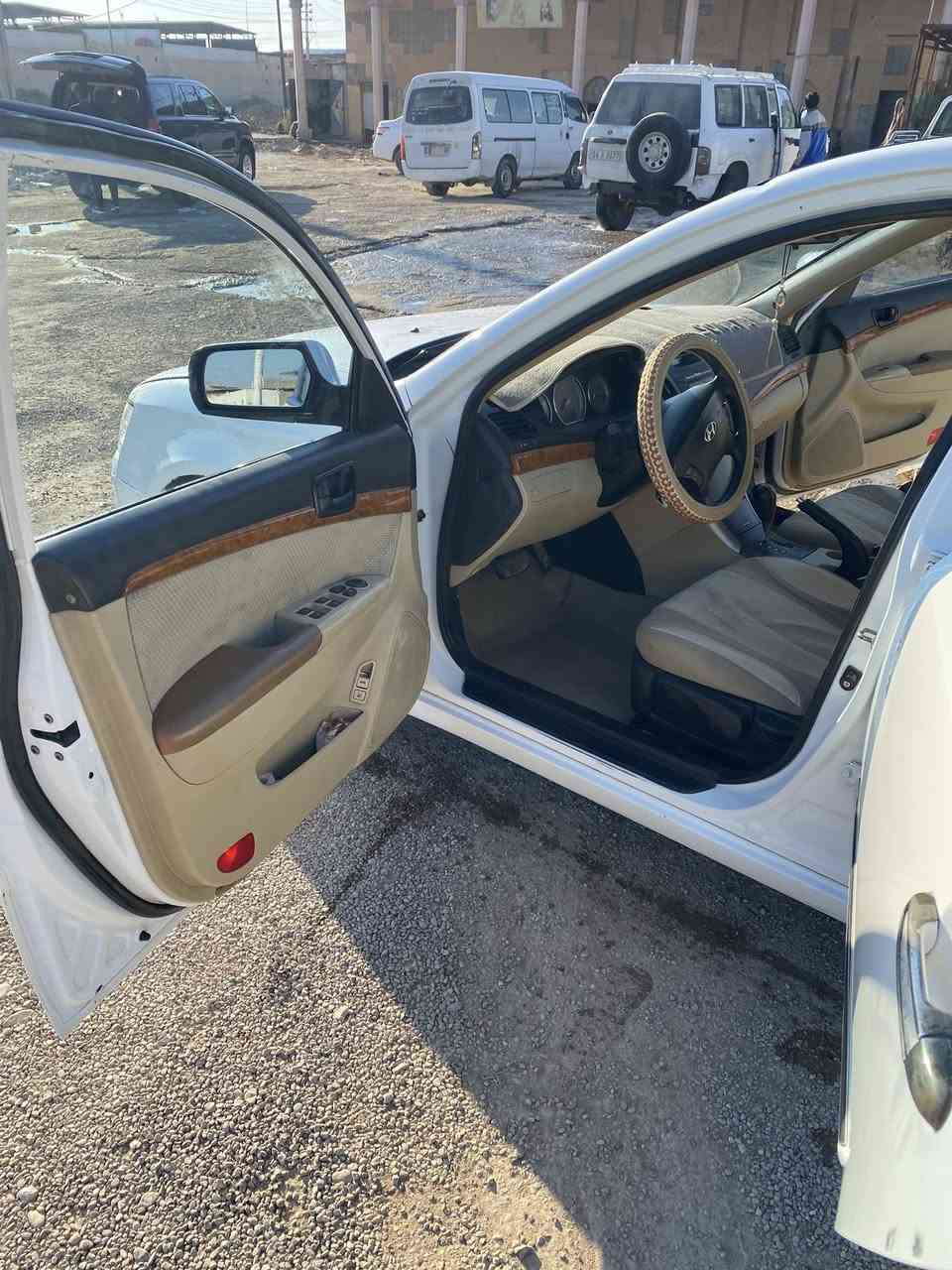 سوناته خليجي ١١. سنويه ٢٨. سياره كفاله من ضربه قويه وكلبه جفيه صوليات شرط تحويل  كير مكينه بل كفاله ٢٠٠٠ و٤٠٠ دوش كامل موصفات حداديه تخم تاير سياره نظيفه شراي يتصل *********** مكان بصره قرنه  سعر ١١٥ ورقه
