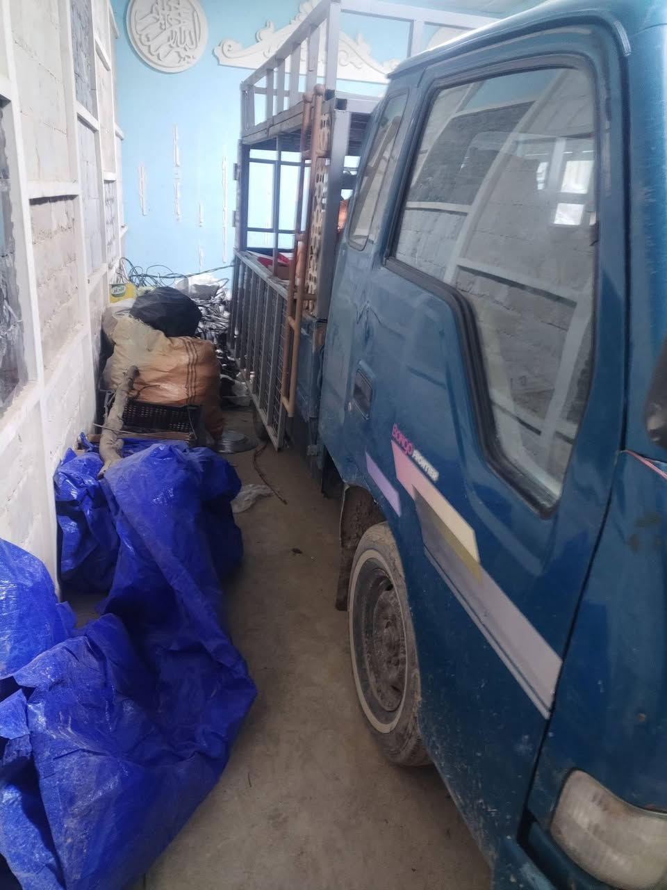 السلام عليكم كيه فونتيره لبيع موديل 1999محرك 3000 كير و مكينه وكسن كفاله رقم انبار مشروع وطني وجواه تخم تاير 58وبيه مجال لشراي ***********
