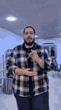 دعامة ركبة مفصلية طبية – Hinged Knee Stabilizer 710
للتواصل واتس***********
السعر 20الف

الاستخدامات

دعم وتثبيت مفصل الركبة في حالات عدم الاستقرار.

مناسبة لإصابات الأربطة مثل:

- تمزق أو ضعف الرباط الصليبي الأمامي (ACL).
- تمزق أو شد الأربطة الجانبية (MCL  LCL).

تُستخدم في حالات:

- التواء الركبة.
- خلع جزئي أو عدم ثبات الصابونة.
- آلام الركبة المتوسطة.

مناسبة لإعادة التأهيل بعد الإصابات أو العمليات.

تساعد على تقليل الحركة الخاطئة أثناء النشاط اليومي.

المميزات

مفاصل جانبية معدنية (Hinged Design) لتوفير دعم إضافي وثبات عالي لمفصل الركبة.

دعامات جانبية حلزونية داخلية لزيادة الاستقرار.

وسادة EVA إضافية حول الصابونة لتقليل الضغط ومنع انزلاقها.

مصنوعة من نيوبرين مغلق الخلايا (Closed Cell Neoprene) عالي الجودة.

توفر ضغطًا متوازنًا مع احتفاظ بالحرارة لتحسين الدورة الدموية.

أربطة فيلكرو علوية وسفلية قابلة للتعديل لضبط المقاس والدعم.

تصميم يسمح بالحركة الوظيفية مع تقليل خطر الإصابة.

مناسبة للاستخدام الطبي اليومي أو أثناء النشاط البدني الخفيف.

محتويات الصندوق

دعامة ركبة مفصلية واحدة.

غلاف كرتوني.

الملاحظات

المقاس يُحدد بقياس محيط الركبة عند الصابونة مع مدّ الركبة بالكامل.

مناسبة للركبة اليمنى أو اليسرى.

يُنصح بعدم شد الأربطة بشكل مفرط.

في حال ظهور تهيّج جلدي، يجب إيقاف الاستخدام واستشارة طبيب.

بلد المنشأ: الصين.

اللون: أسود.

الخامة:

75% نيوبرين مغلق الخلايا

25% نايلون مطاطي

قياس الكارتون

الطول: 11 سم

العرض: 7 سم

الارتفاع: 36 سم
