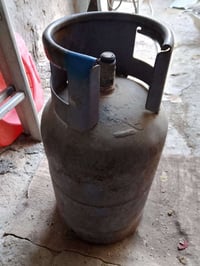 دباب غاز 2 للبيع متروسات الوحده ب٧٠ الف ٠٧٧١٦٦٦٣٤٦٨