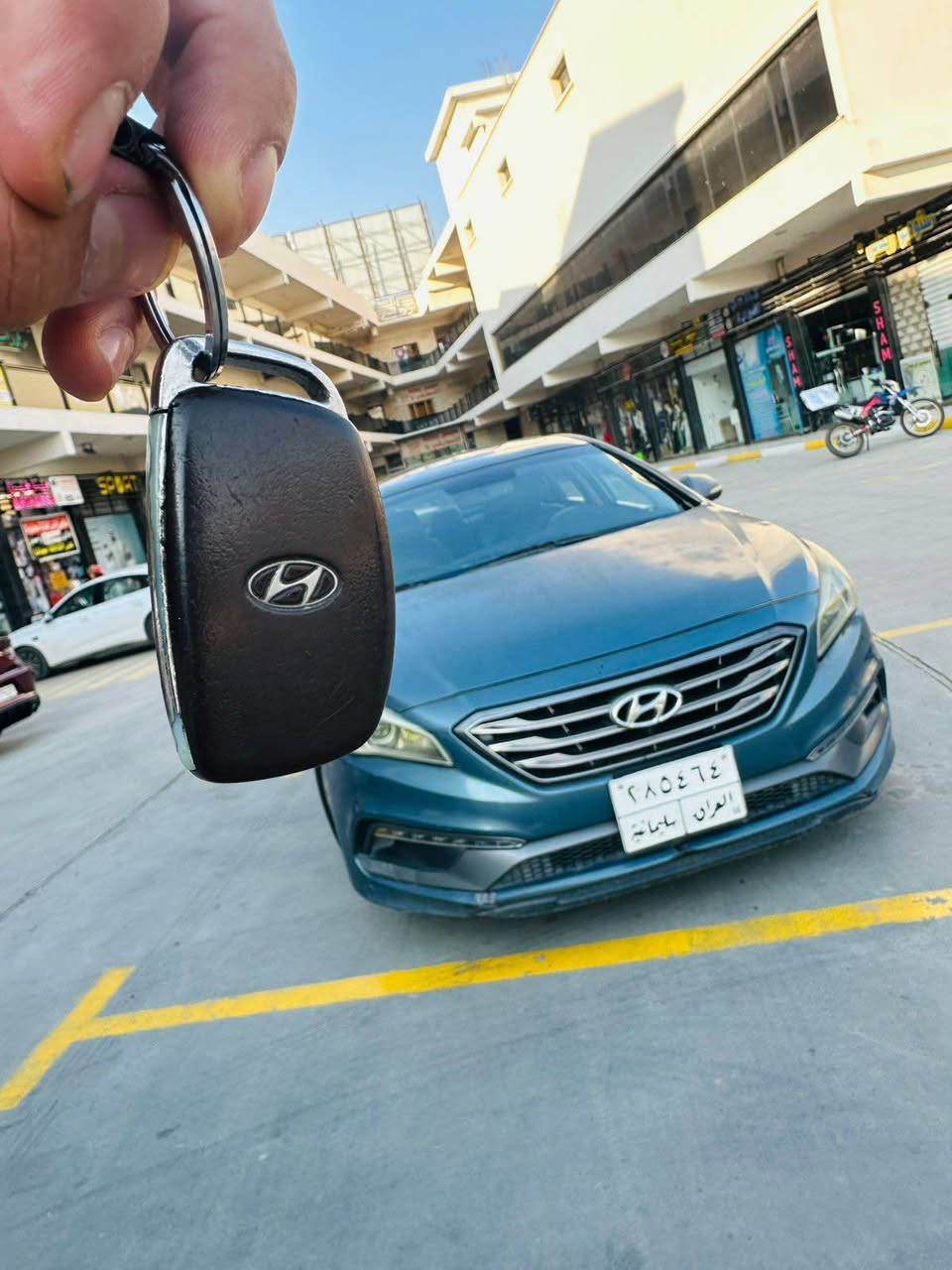 السلام عليكم
بيع  نقد فقط 
❌لاقسط  ولا مراوس ❌

سوناتا  موديل 17  فول 1/1  
ماشيه 106 ميل 
شرط تراي الزيرو كفاله من اي نقص 
رقم شمالي  بأسمي 
تحويل  او وكاله مباشر 
بصمه ابواب وبصمه تشغيل 
كشنات  كهرباء +تدفئه تبريد +جلد
شاشه كامره دواره بلاد فول تحكم ستيرن سستم صوت  دمام
3 انضمه قياده سبورت ايكو نورمال 
لد نهاري ، اناره يدات  والمري الخارجيه
شاشه اعطال وترحيب  
شفتات ستيرن 
سيدي جنجر 6 اقراص +بلوتوث فلاش اواكس
بجم زينون 
بعد بيها هوايه مواصفات 

مكينه كير كفاله ، صدر خلفي امامي جديد تخم تاير جديد
 تدفئه شغال تبريد منضومه جديده مابيها اي نقص 

السياره حادثها تساقط اشجار تكم بيها معجون  مصبوغ عام  بجم كبس  لغود شواصي كفاله حوض مكفول

السعر 105 
مكانها بغداد الكاضميه 

*********** بغداد, العراق
