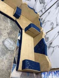 ديوان للبيع  يستخدم وجهين ازرق وكريمي  مع التجايات  سعره 300 وبي مجال ...