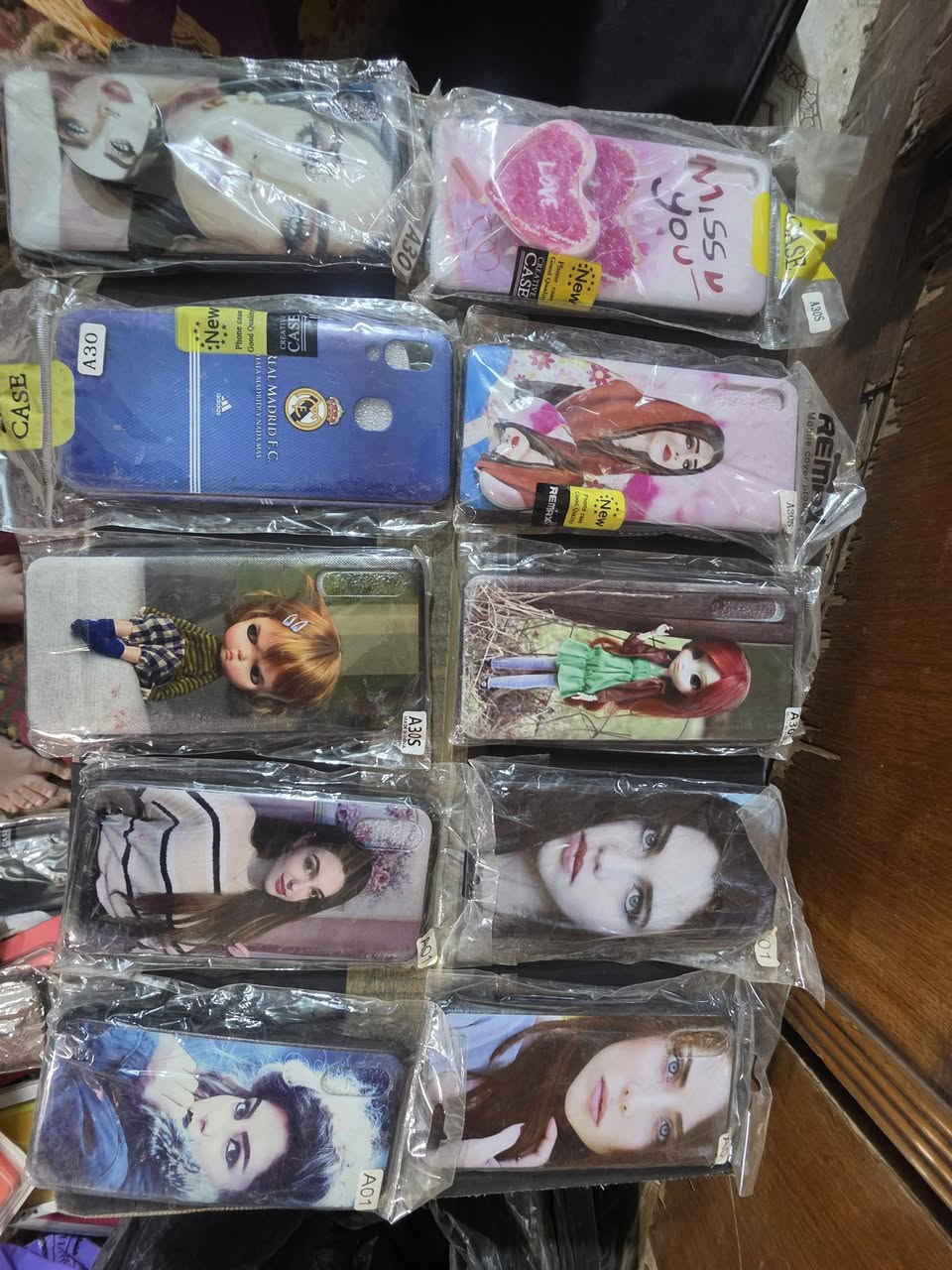 شلعه كفرات عدده اكثر من {{ 1,600 حافظه  }} متنوعه بيه حافظات اجهزه قديمه وجديد سعره (( 400,000 الف )) يتواصل مع الشخص على هذا الرقم *********** 
المكان مركز ميسان  العماره
