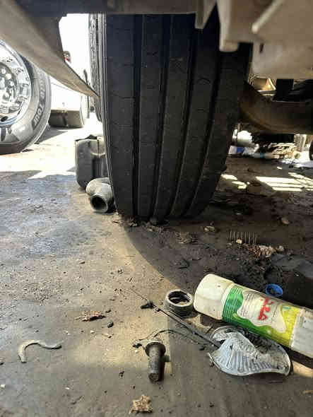 للبيع داف 
موديل 2002
السيارة بدون محرك 
عليها غرامت 2000 مليونين عراقي 
تحويل ثاني يوم
سعرها 30$ ورقاء
سيارة جواها تخم تاير جديدي
***********
