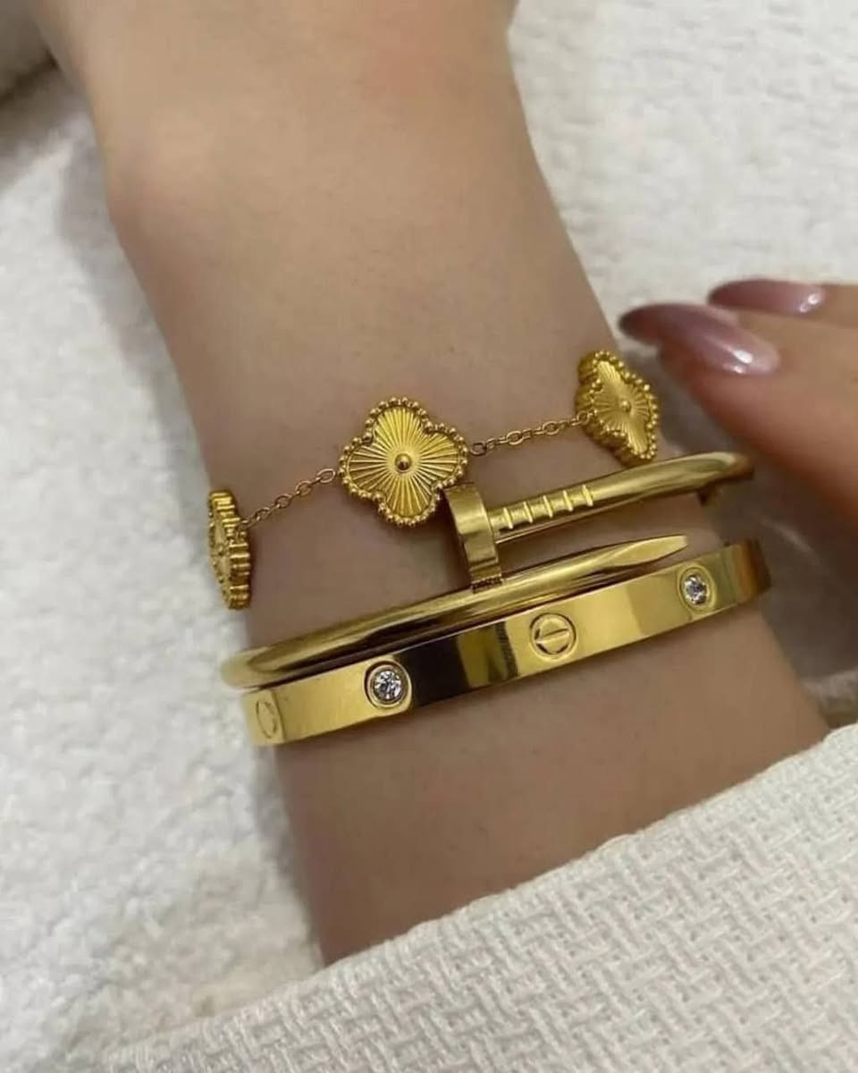 تشكيلة من أفخم السوارات الرائجة 🔠🔠🔠

سيت متكون من 3 قطع . مسمار . فان كليف . كارتير . 💫💫💫

🌟كوالتي ممتاز أصلي ✔️
🌟طلاء ثابت بجودة عالية 💯
🌟غير قابل للصدأ ✔️ 
🌟مصمم بلمسة جاذبية 😍 
🌟تألقي بسحر جاذبية التصميم المميز 💕
🌟متوفر باللون الذهبي💛
🌟هدية رائعة لإحبابك 💍 

‼️ نزلنا سعره 👇‼️

سعر السيت ١٥  الاف

🚘يوجد خدمة توصيل لجميع محافظات العراق ٤ الاف🚘


**إذا كنت صاحب هذا الإعلان وتريد حذفه لأي سبب، رجاءا أرسل رسالة إلى الدعم الفني**