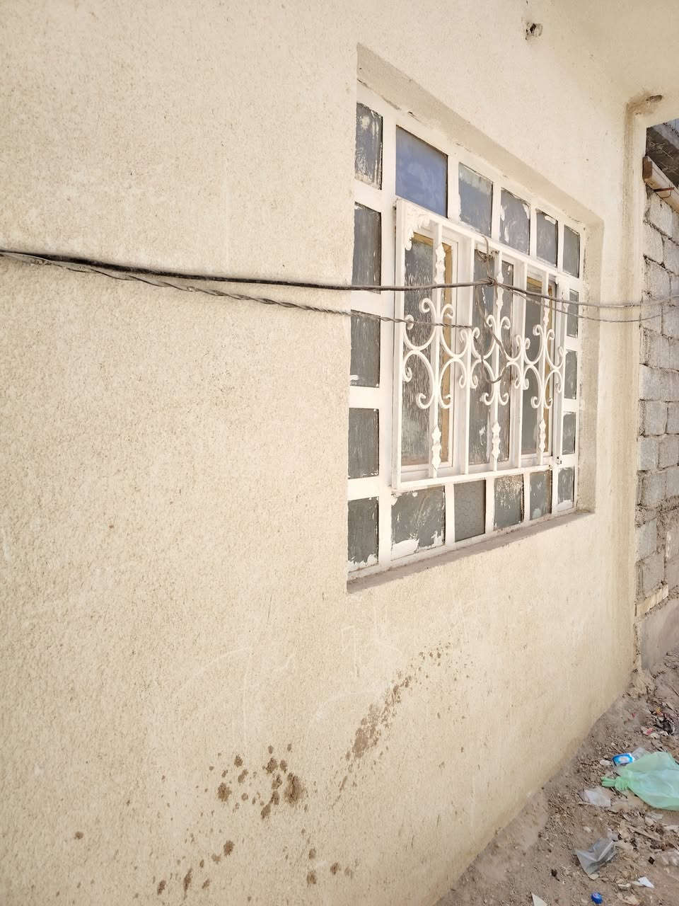 بيت ٥٠م طابق واحد كونكريت مسلح بناء بلوك طابو زراعي سند ٢٥ إقرار محكمه من المالك مباشرة خدمات مجاري حي الأمين شارع الحر خلف مول المائده يبعد ١٥٠م عن شارع تجاري وخط باب الحسين كوسترات للاستفسار مكتب الأوس للعقار ابو سجاد*********** ابو وائل *********** تفاوض مع صاحب البيت مباشر
